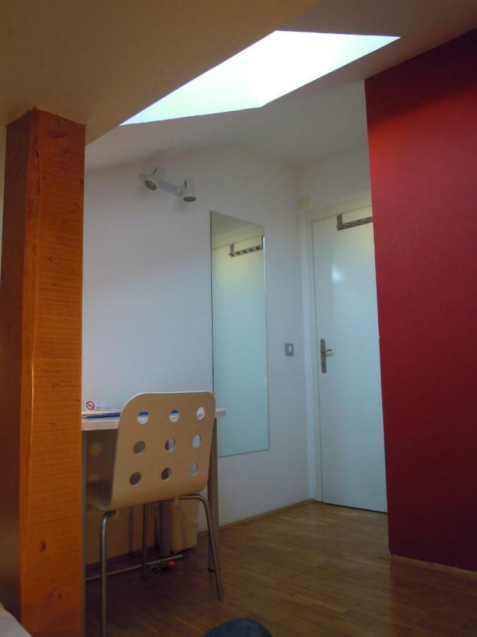 Rainbow Rooms Ljubljana Rum bild